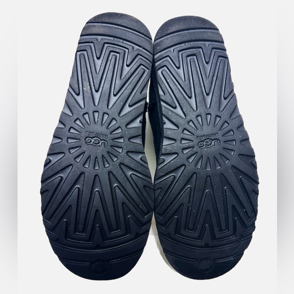 UGG Eva Black Sheepskin Suede Short Boots Womens size 7 - Picture 10 of 12